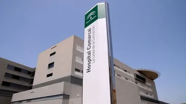 Fachada del Hospital de La Línea.