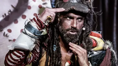 Jesús Bienvenido caracterizado en el momento de una actuación.