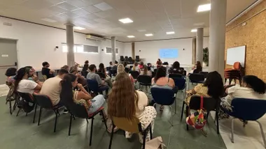 Salón lleno en las jornadas de prevención y la protección de la infancia y la adolescencia.