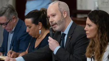José Ramón Ortega del PSOE en un Pleno del Ayuntamiento de Cádiz