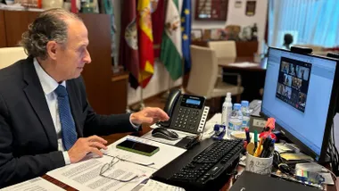 José María Román en su despacho en videoconferencia.