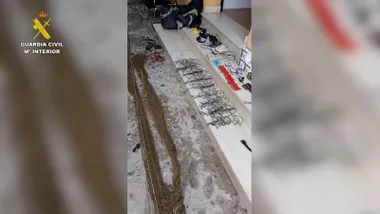 Redes, cepos y otros materiales ilegales incautados por la Guardia Civil, por el SEPRONA.