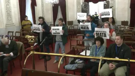 Los colectivos durante la protesta. Foto: Onda Cádiz.