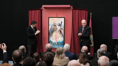 Momento del descubrimiento del cartel de la Semana Santa de Cádiz 2026. Foto: Ereagafoto.