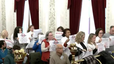 Protestas de la plantilla de Ayuda a Domicilio en el último Pleno. Foto: Onda Cádiz.