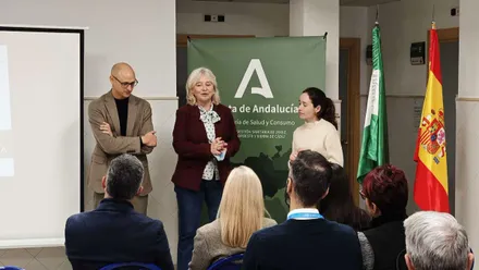 Autoridades exponiendo el proyecto IMPaCT en Rota.