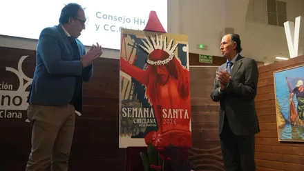 Momento, con el alcalde de Chiclana, en la que se presenta el cartel de la Semana Santa de Chiclana.
