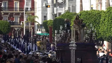 Procesión por las calles de San Fernando, es el Cristo atado a la columna.