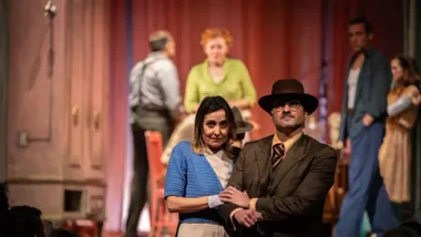 Escenario del Teatro de San Fernando y la oba "Un tranvía llamado deseo".