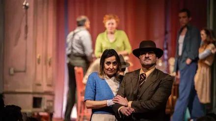 Escenario del Teatro de San Fernando y la oba "Un tranvía llamado deseo".