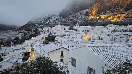 Así amanecía este sábado 24 de enero Villaluenga del Rosario. De postal: Foto: X Alfonso Moscoso (Alcalde de Villaluenga).