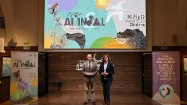 Presentación de AVINSAL en Chiclana con el alcalde José María Román y la delegada Manuela Pérez.