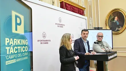 El alcalde, Bruno García, ha anunciado este nuevo "aparcamiento táctico" en el Campo del Cura. Foto: Eulogio García.