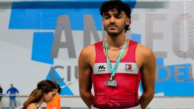 Ignacio García Piñero y la medalla de plata.