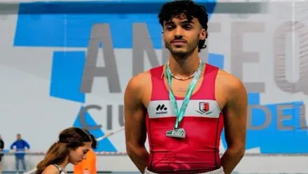 Ignacio García Piñero y la medalla de plata.