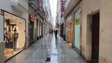 Calle Columela de Cádiz en esta lluviosa mañana dle 5 de febrero. Foto: Eulogio García.