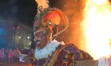 Luis Rivero hace resurgir el Carnaval de sus cenizas en la Quema del Gran Momo