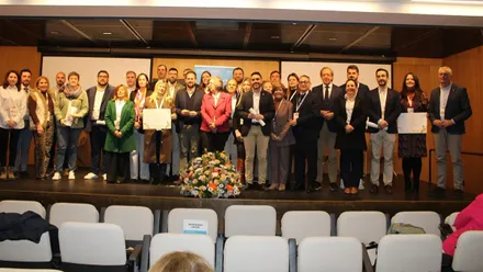 Fede Díaz recoge, junto con otros representantes municipales, el premio de UNICEF "Ciudad Amiga de la Infancia".