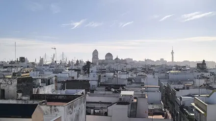 Cielos pácticamente despejados en Cádiz sobre la Catedral