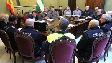 El alcalde de Rota reunido con las fuerzas del orden público.