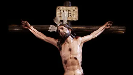 Cristo Crucificado destacando las potencias y la expresión.