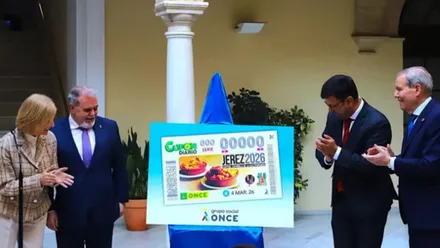 Autoridades aplauden al descubrir la imagen del cupón que rendirá tributo a Jerez.