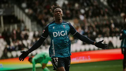 El jugador del Cádiz Dawda celebra el momentáneo 0-1 ante el Burgos CF. Foto: Cádiz CF.