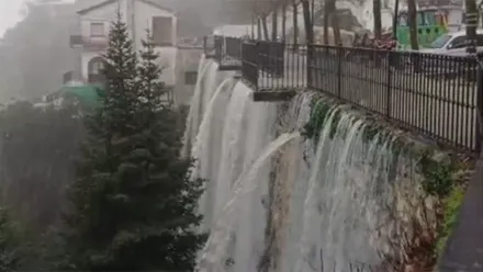 Impactante imagen de las cataratas que se han creado en Grazalema con la lluvia de un vídeo que circula por redes sociales. Foto: Redes Sociales.