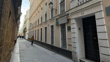 Entrada del colegio San Felipe por la calle Sacramento. Foto: José Luis Porquicho Prada.
