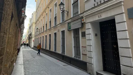 Entrada del colegio San Felipe por la calle Sacramento. Foto: José Luis Porquicho Prada.