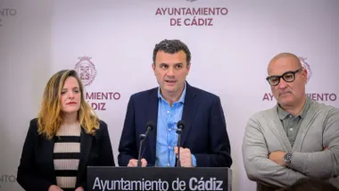 El alcalde, Bruno García, junto a Mayte González y José Carlos Teruel en rueda de prensa.