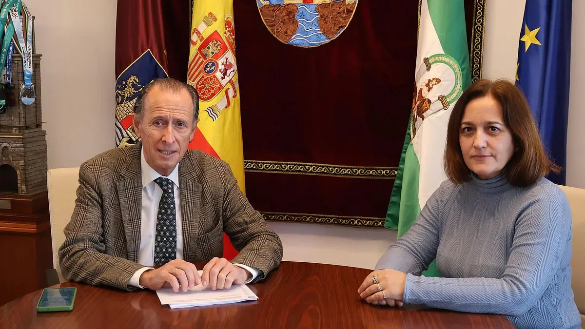 Reunión sobre el Séptimo Juzgado en Chiclana. Mesa del despacho del alcalde.