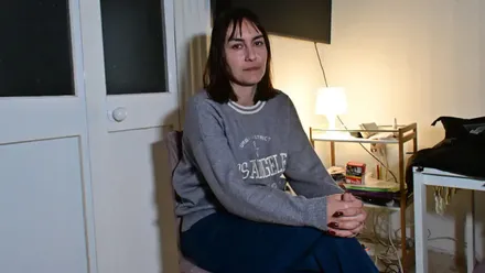 Lorena Al-lal Ferreira, en su casa este 2 de febrero tras conocer el aplazamiento de su deshaucio. Foto: Eulogio García.