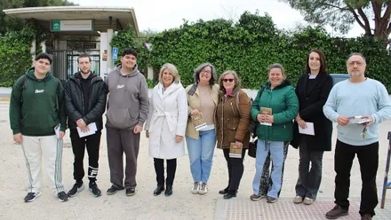 Mujeres destacadas de Chiclana junto con la delegada.