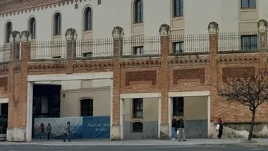 El Palacio de Congresos de Cádiz, antigua Fábrica de Tabacos, sería una de las paradas de esta ruta.