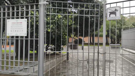 El Parque de San José permanece cerrado al público desde el paso de la borrasca Leonardo, una medida preventiva que se mantiene ante la sucesión de temporales y la activación de nuevos avisos meteorológicos en la provincia.