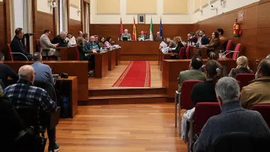Salón de plenos del Ayuntamiento de Chiclana en pleno debate sobre el agua.
