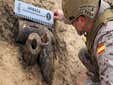 La Armada neutraliza dos proyectiles de guerra hallados en la playa de Camposoto, en San Fernando