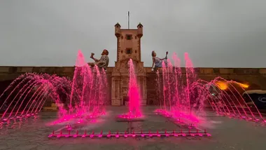 Puerta de Tierra con figuras Baco y Diosa Salacia