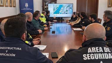 Fuerzas del orden y alcaldía reunidos en El Puerto.