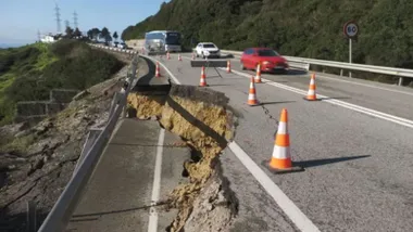 Desprendimiento en la carretera N-340 en Tarifa.