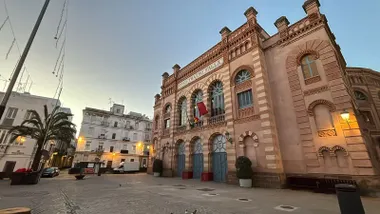 Teatro Falla bajo cielo despejado tras la final del COAC