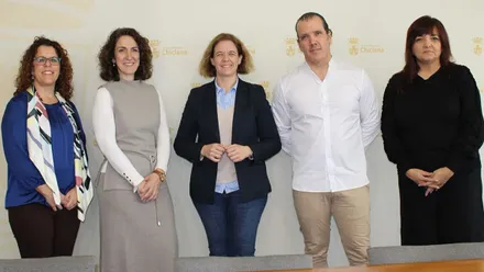 Manuel Pérez en la presentación del "Talent Day" junto con los promotores.