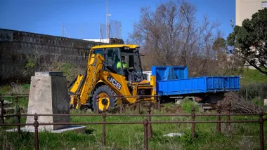 Las máquinas ya trabajan en el vaciado del Cementerio de San José.