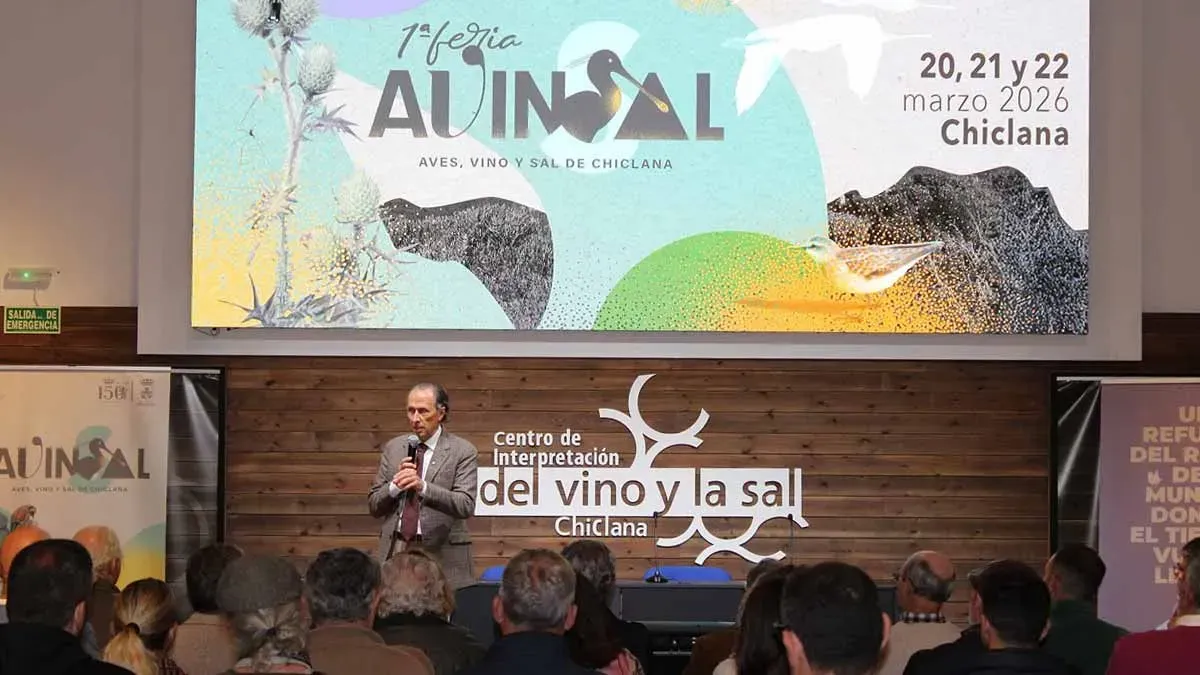 El alcalde de Chiclana inaugurando AVINSAL.