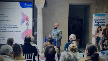 El alcalde de El Puerto de Santa María, Germán Beardo, en la presentación del nuevo Programa Municipal de Alquiler Asequible.