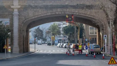 Los trabajos en el arco de la Puerta de Tierra han comenzado este jueves 19 de marzo.