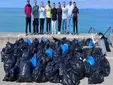 Quique Bolsitas vuelve a la carga en Cádiz: 420 kilos de basura retirados en una mañana en Punta San Felipe