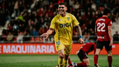 Brian Ocampo celebra el 0-1 del Cádiz en Anduva ante el CD Mirandés. Foto: Cádiz CF.