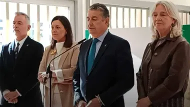 Antonio Sanz junto a la alcaldesa de San Fernando, Patricia Cavada.